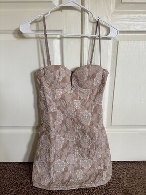 NWT. Windsor Blush Floral Lace Strap Mini Dress Size Small